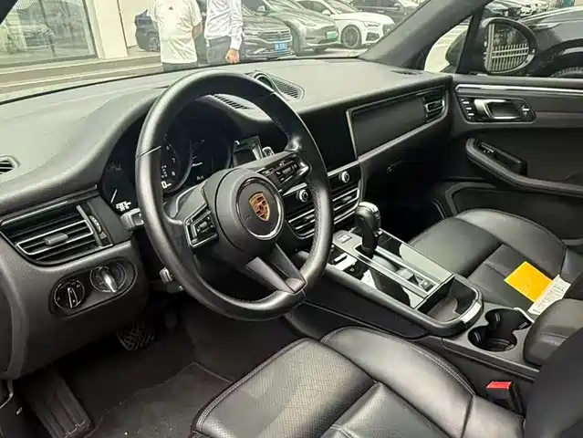 Porsche Macan 2023 Macan 2.0T — фото 4