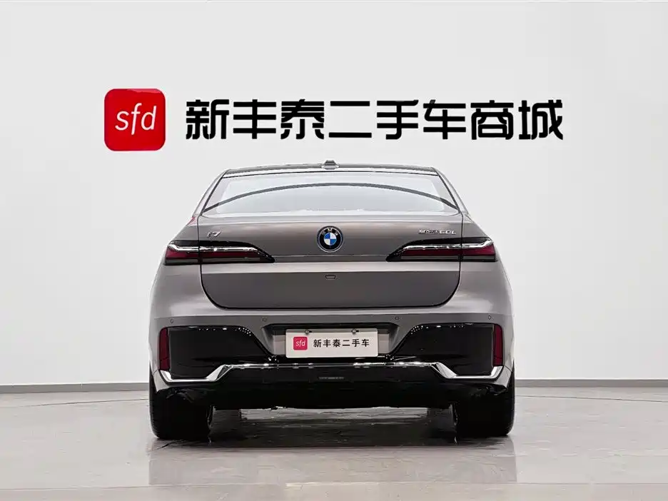 BMW I7