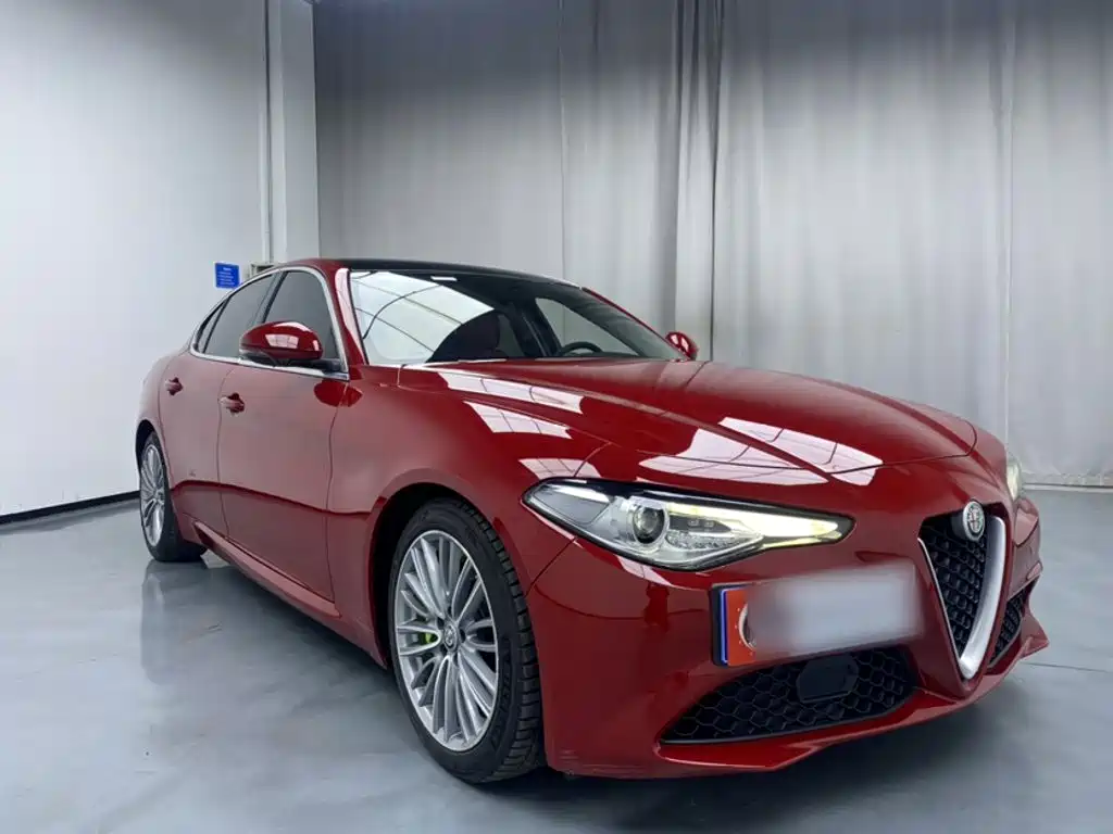 Alfa Romeo Giulia 2018 2017 2.0T 280HP Luxury Edition
