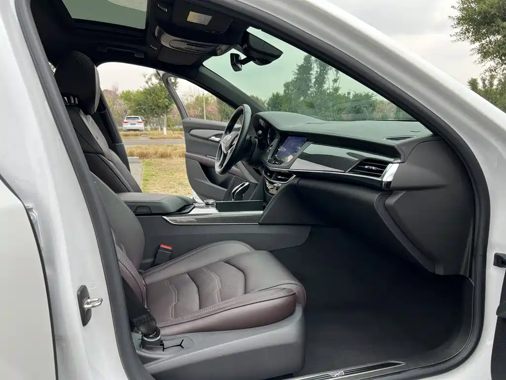 Фото 15 - Cadillac CT6