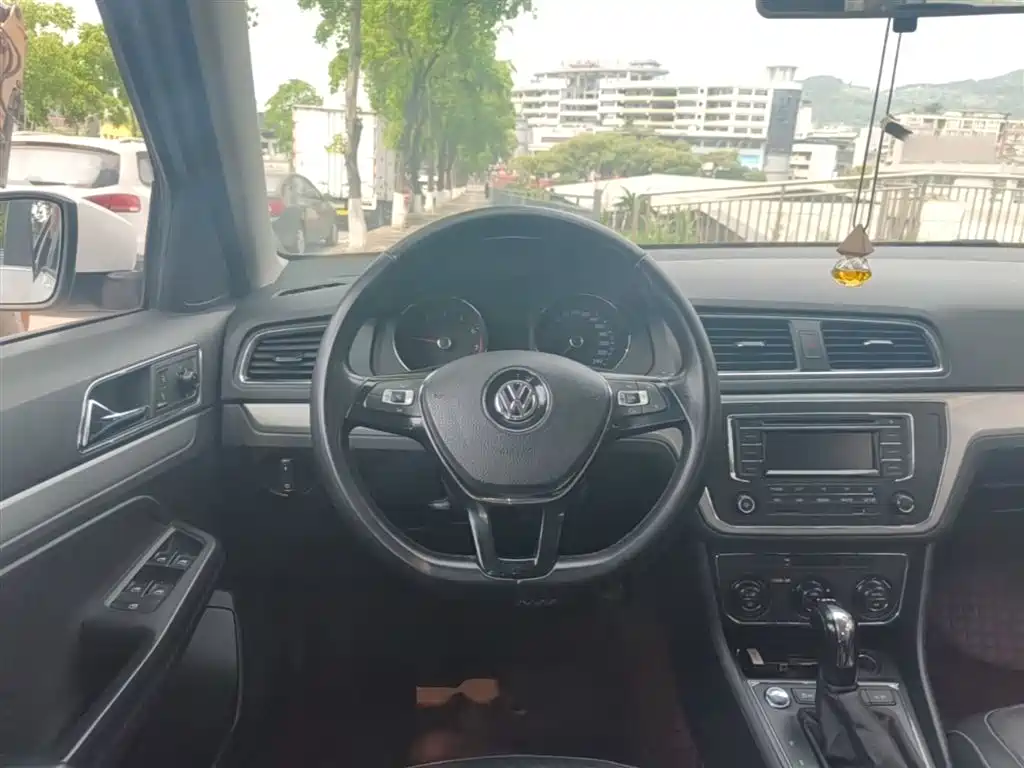 Volkswagen Lavida Tour 2017 180TSI DSG Comfort Edition фото 11