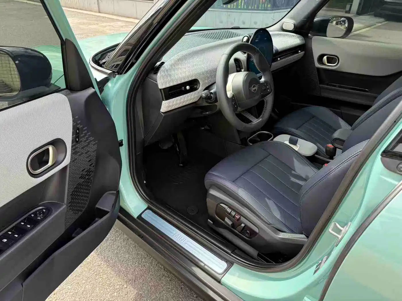 MINI MINI 2025 2025 Model 2.0T COOPER S Artist 5-Door