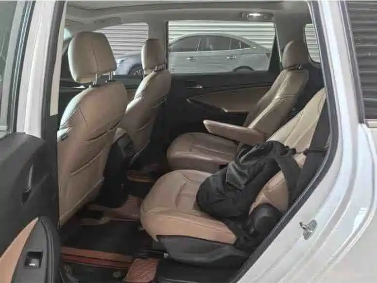 Photo 3 - Buick GL6