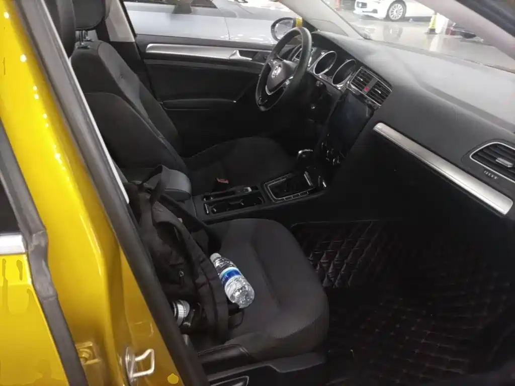 Фото 25 - Volkswagen Golf