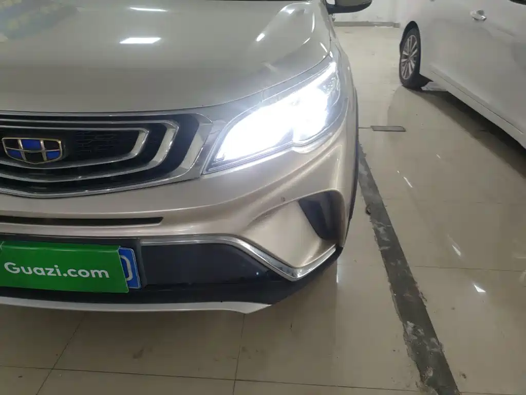 Фото 18 - Geely Vision X3