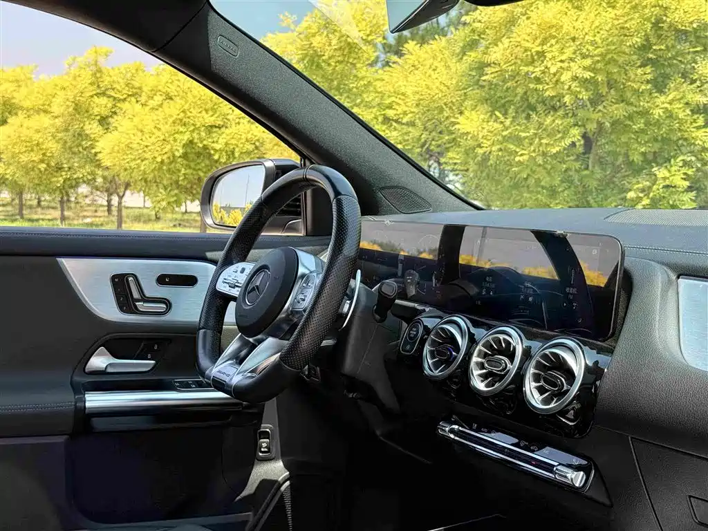 MERCEDES-BENZ GLA AMG