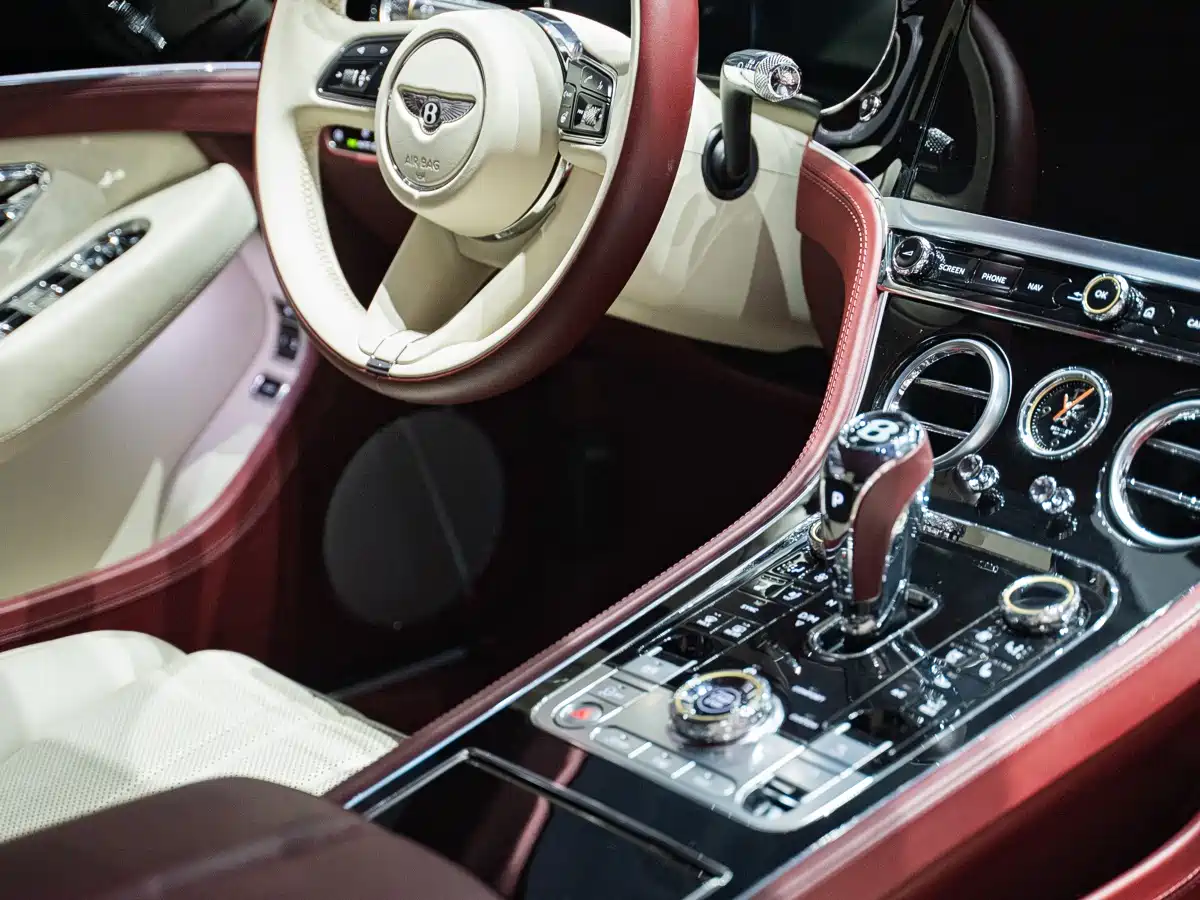 Bentley Continental 2024 4.0T GT V8 фото 19