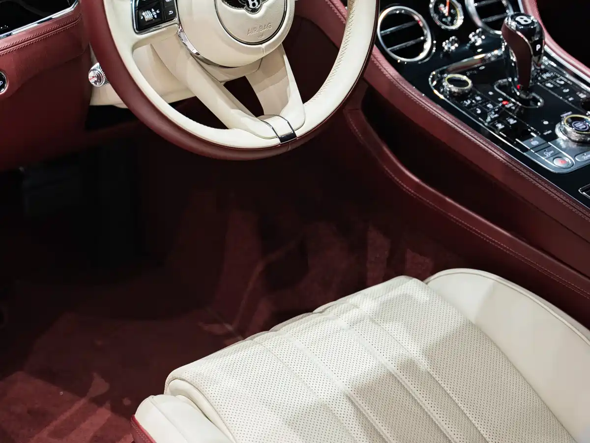 Bentley Continental 2024 4.0T GT V8 фото 22