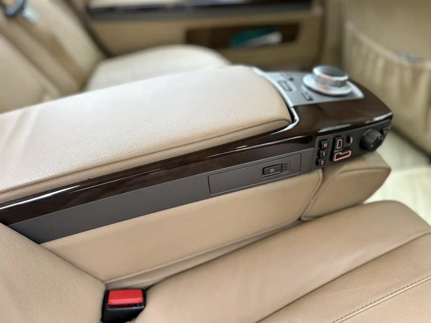 BMW 7 Series 2009 730Li Luxury фото 16