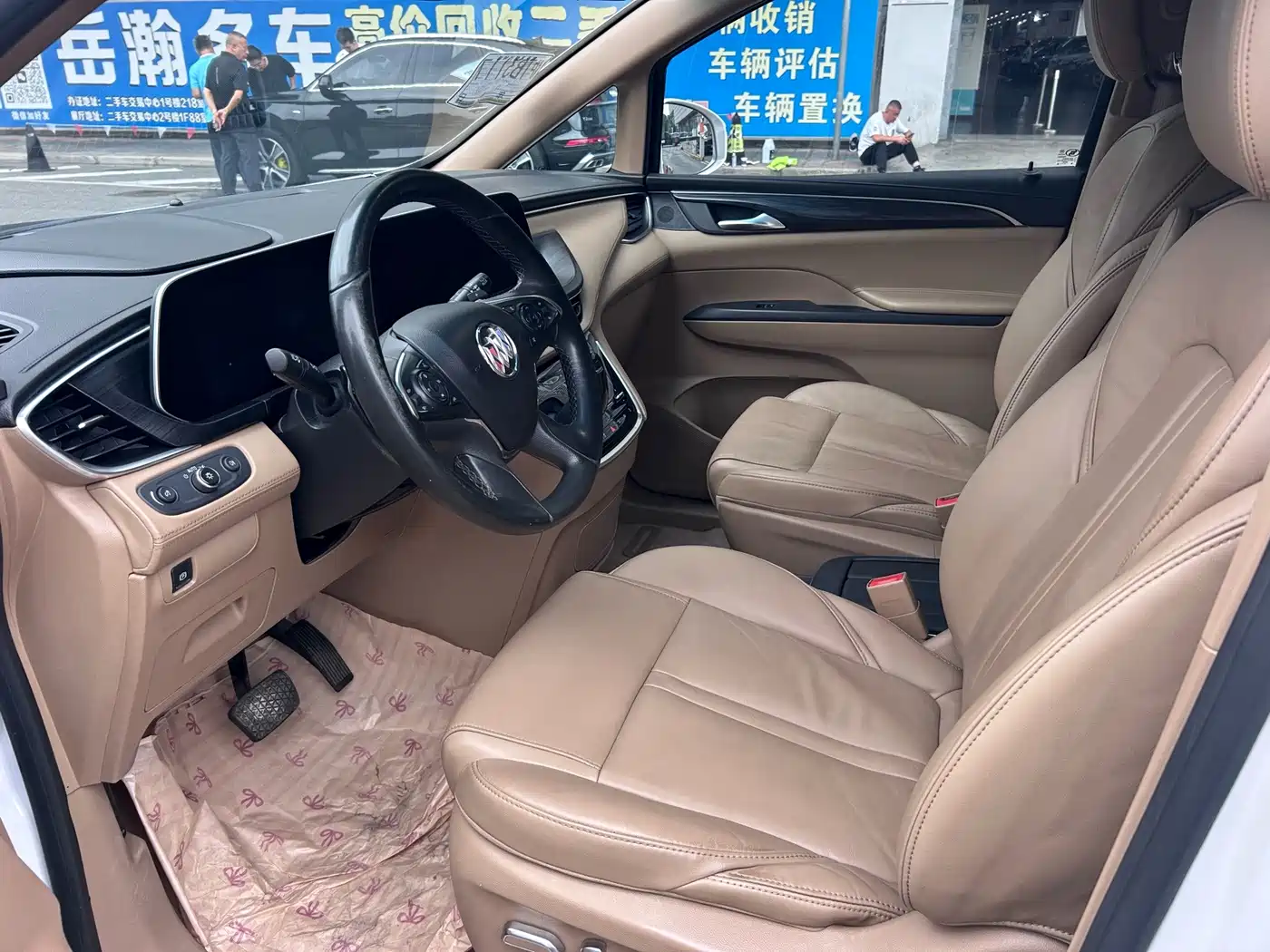 Photo 3 - Buick GL8