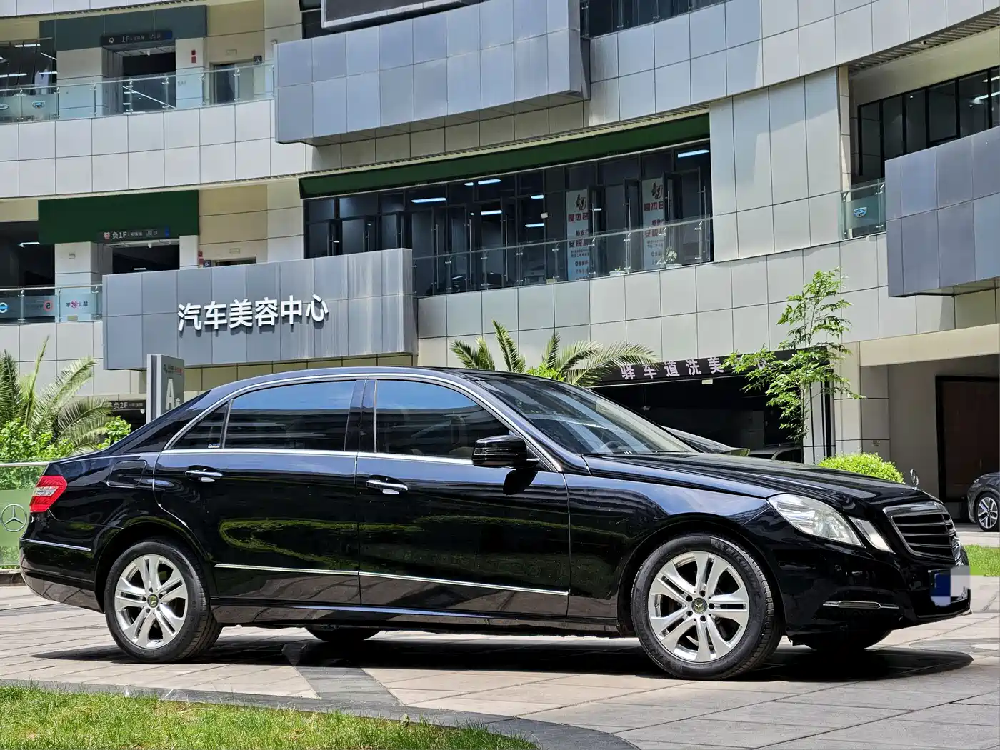 Mercedes-Benz E-Class 2011 E 300 L Fashion Premium фото 3