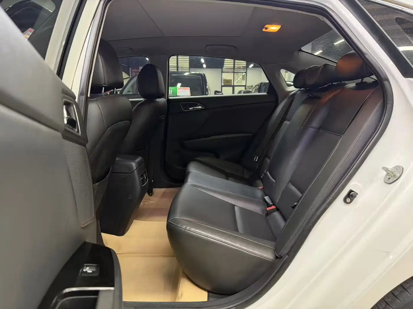 Hyundai Mistra 2016 1.8L Automatic Smart GLS фото 3