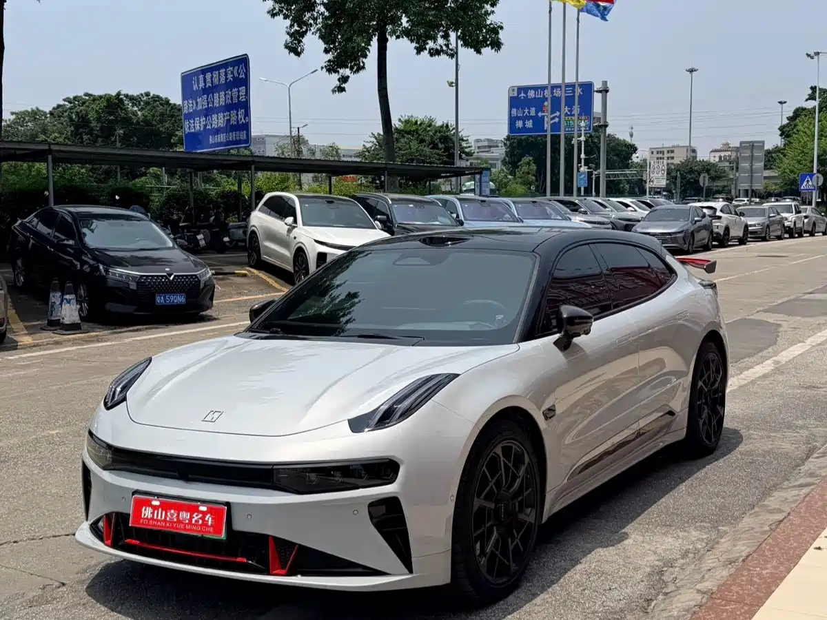 ZEEKR 001