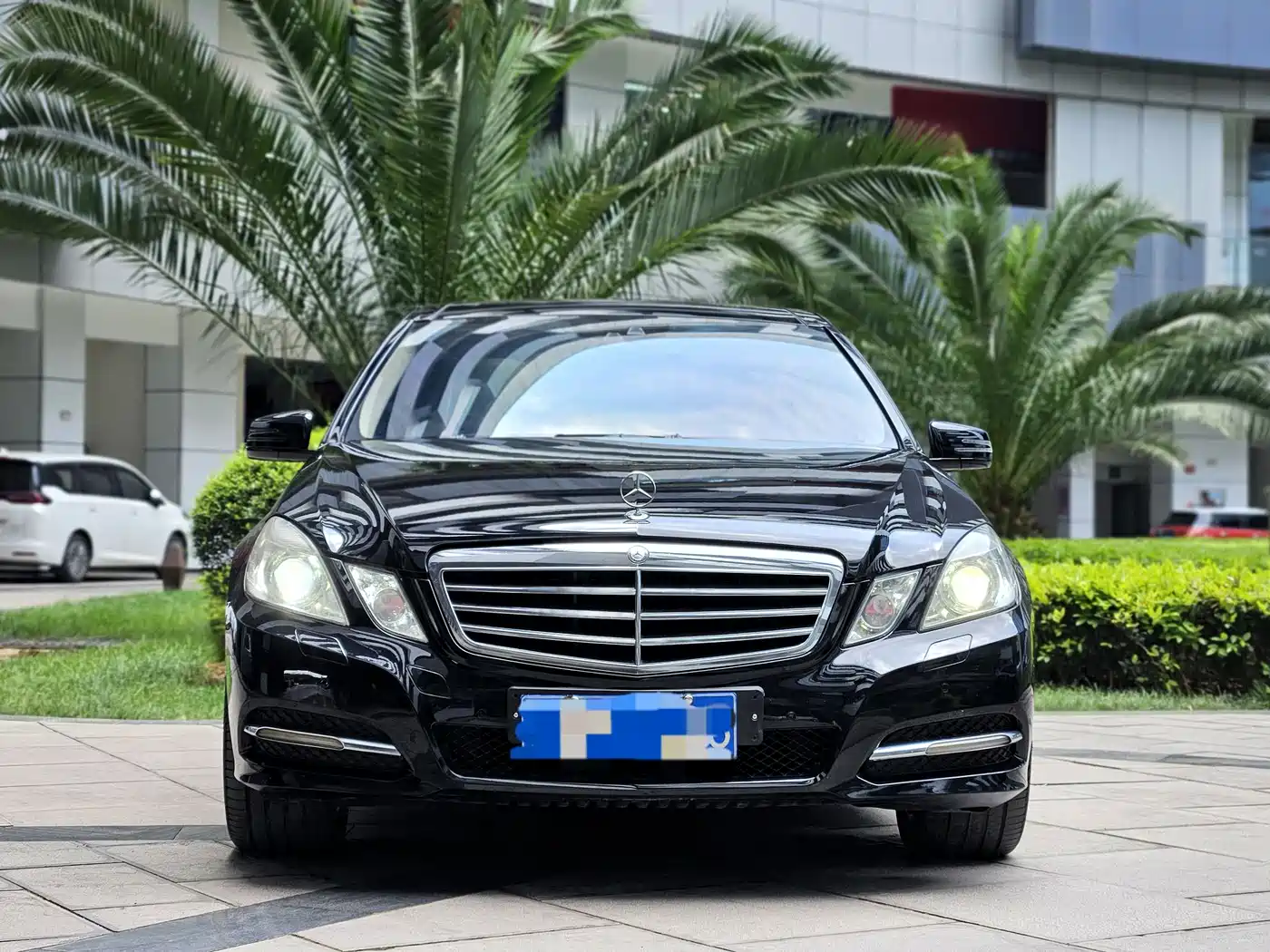 Mercedes-Benz E-Class 2011 E 300 L Fashion Premium фото 2