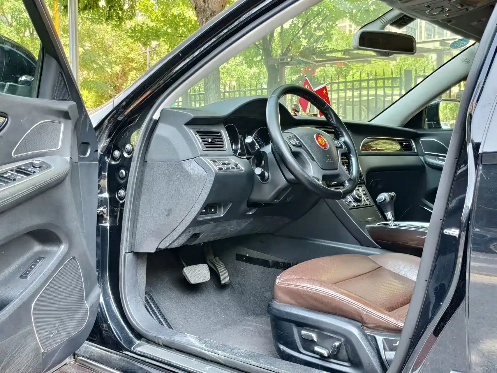 Фото 8 - Hongqi H7