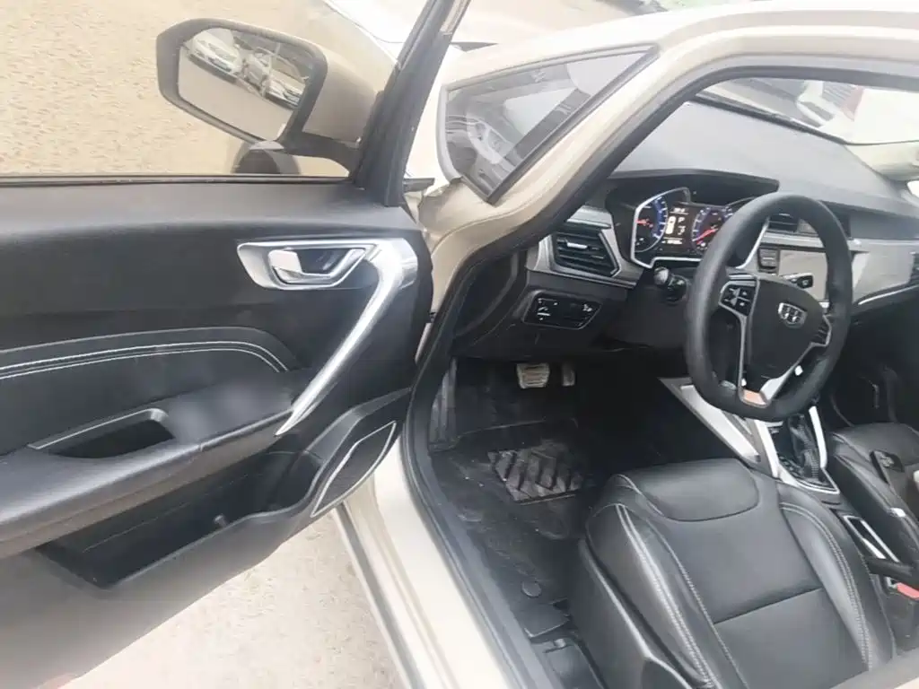 Фото 16 - Geely Vision X3