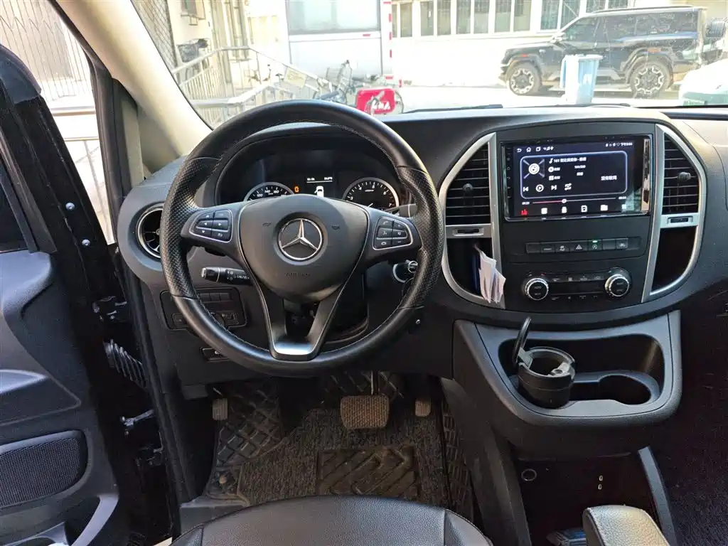 Mercedes-Benz Vito 2023 2.0T Business 7-Seater фото 7
