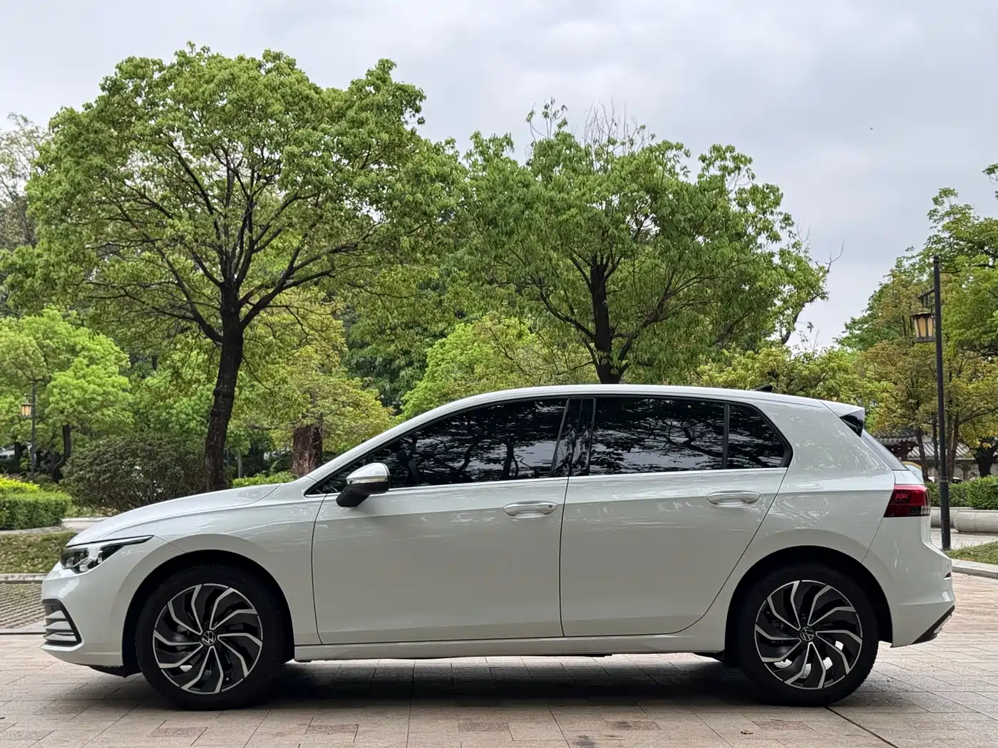 Volkswagen Golf 2024 280TSI DSG Pro 50th Anniversary Edition фото 5