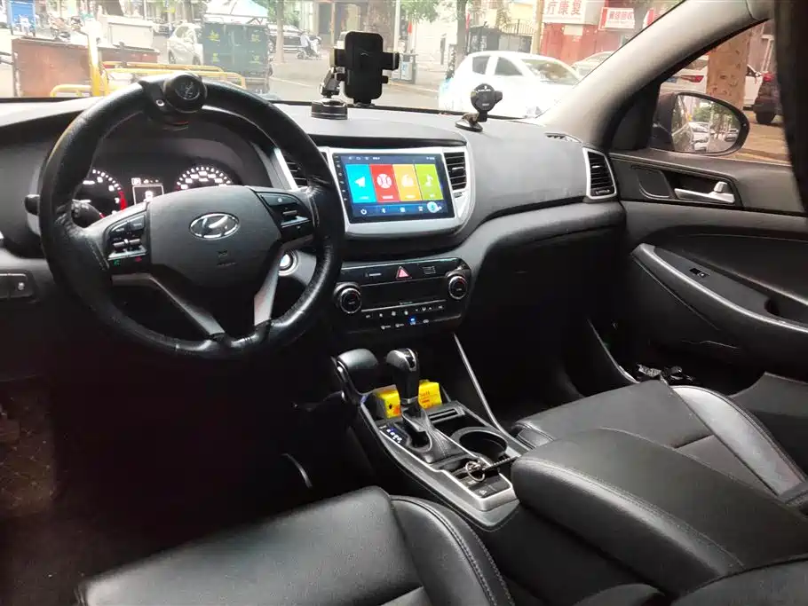 Hyundai Tucson 2015 1.6T Dual Clutch 2WD Smart фото 12