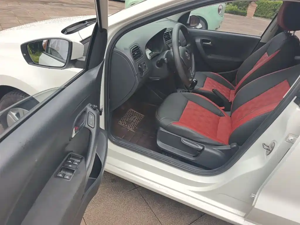 Volkswagen Polo 2016 1.4L Manual Trend фото 16