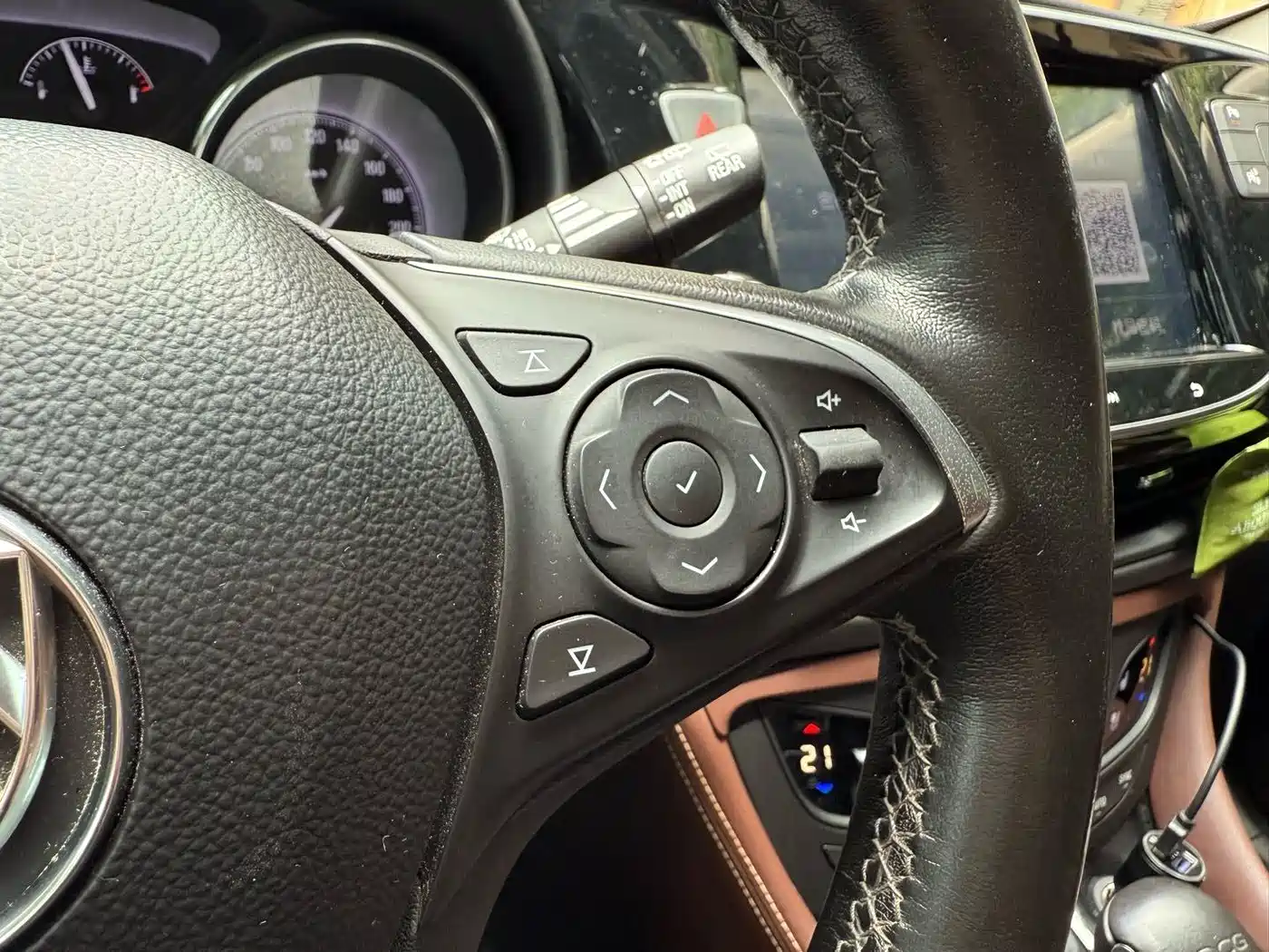 Photo 18 - Buick Envision Plus