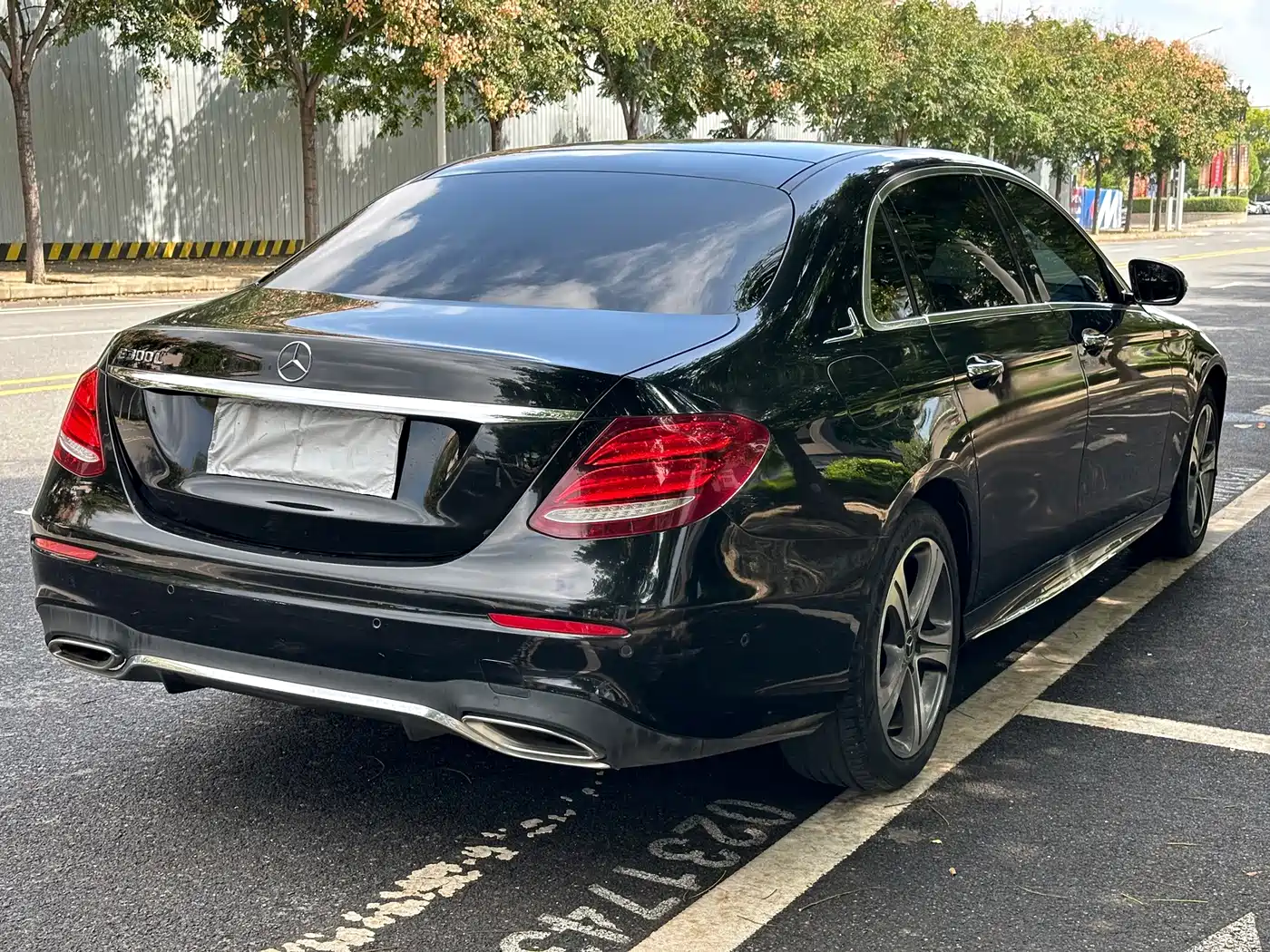 Фото 16 - Mercedes-Benz E-Class