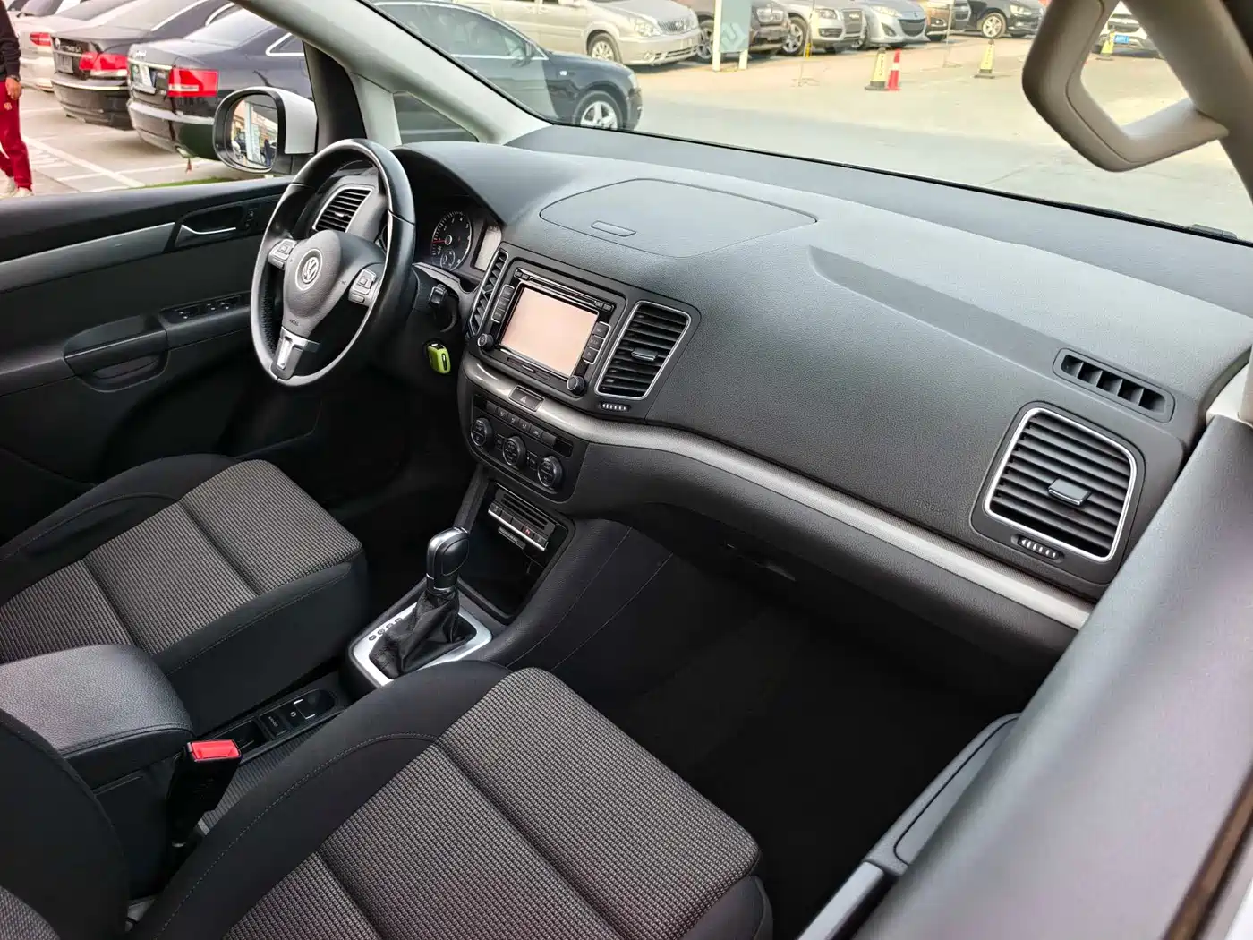 Volkswagen Sharan 2014 2.0TSI Standard фото 16