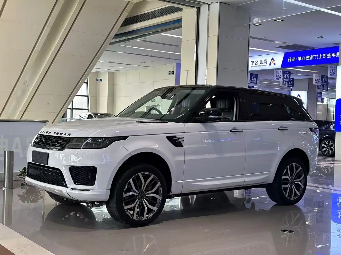 Land Rover Range Rover Sport 2020 3.0 L6 SE фото 3