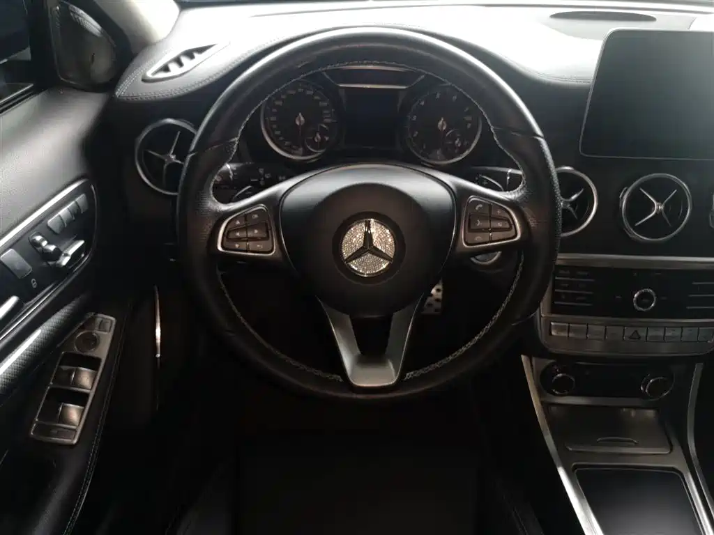 Mercedes-Benz GLA 2017 GLA 220 4MATIC Fashion фото 11