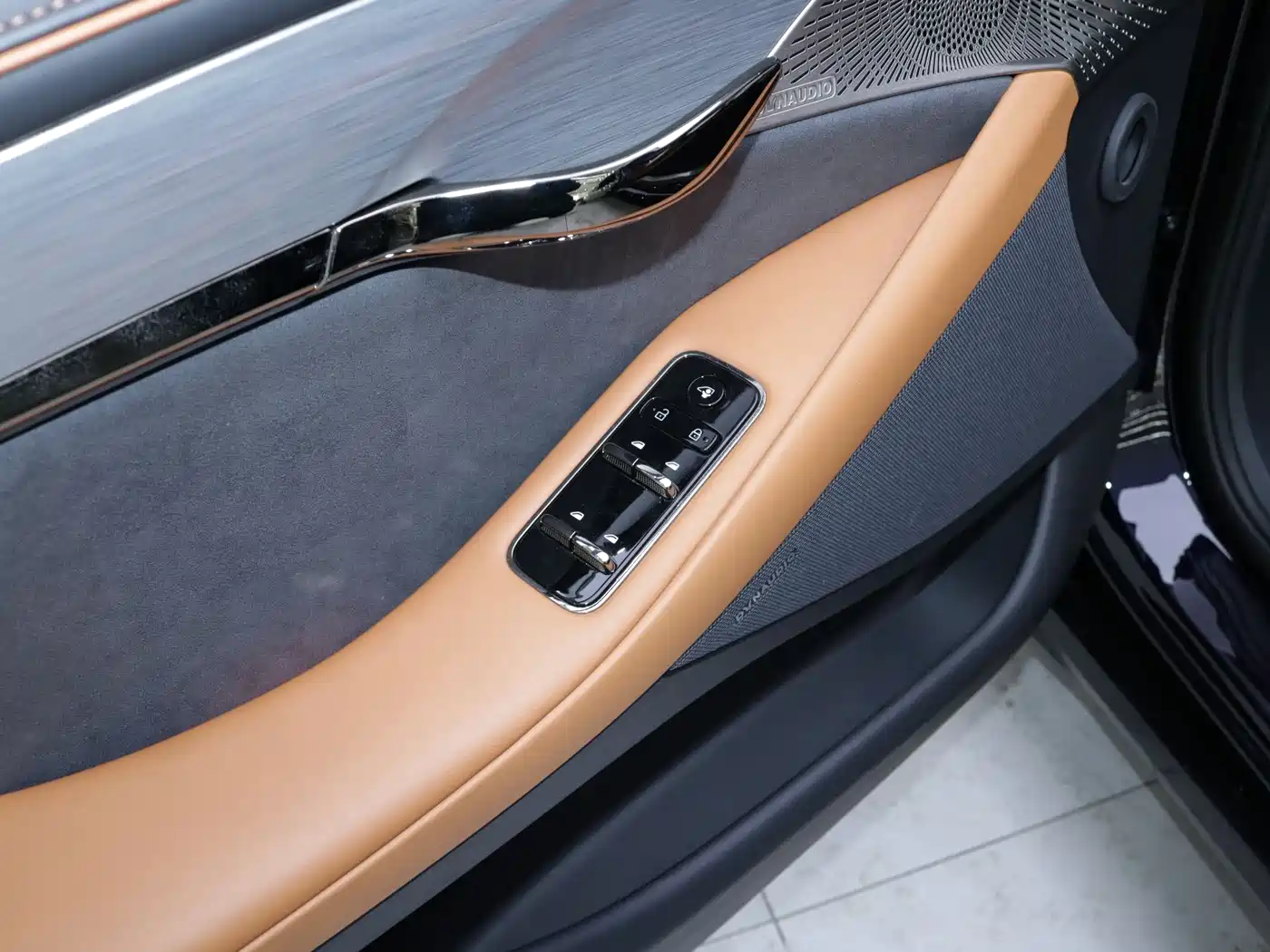 Voyah Auto VOYAH Zhuiguang 2024 PHEV AWD Ultra Long Range Flagship фото 8