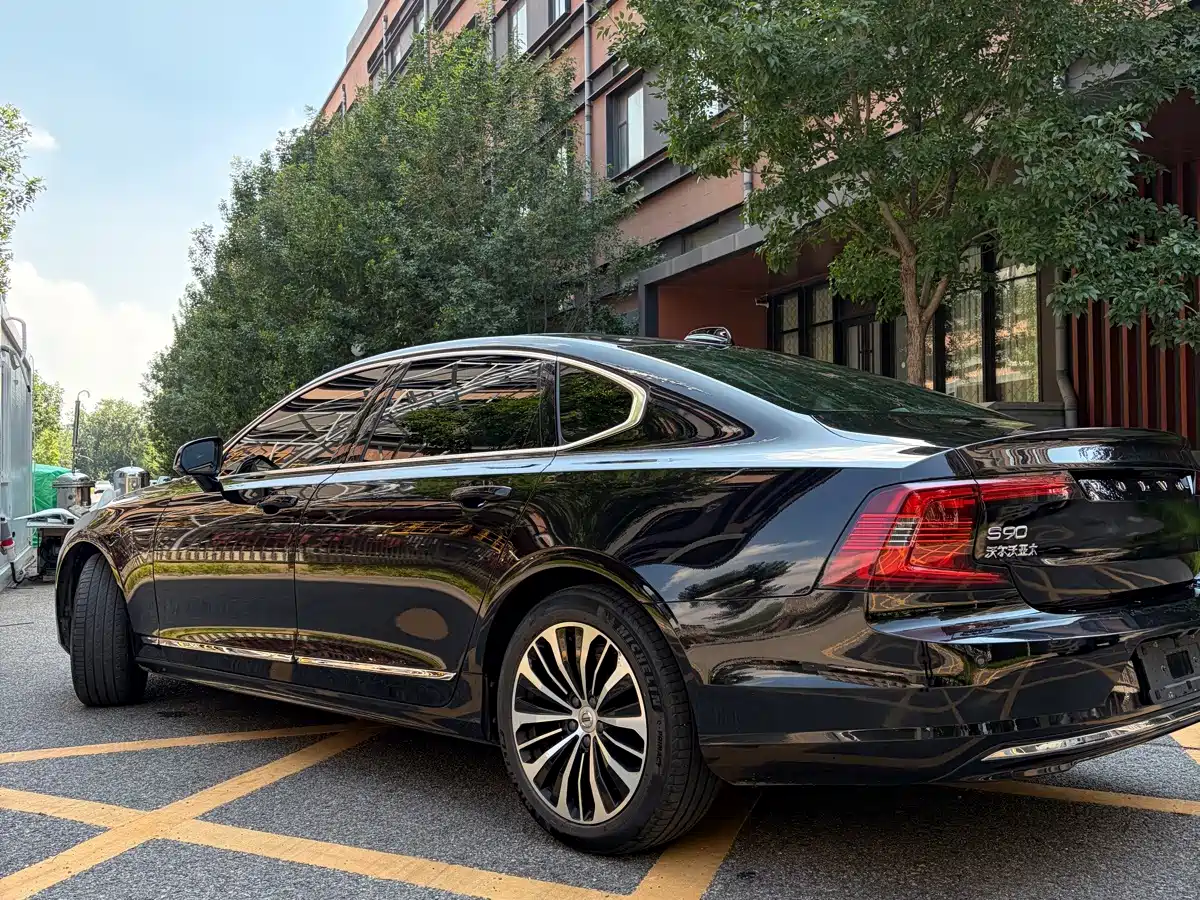 Photo 6 - Volvo S90