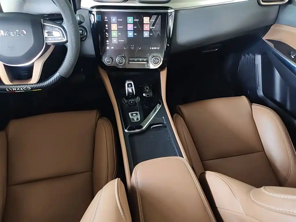 Lynk & Co 03 2018 1.5TD DCT Pro Version China V фото 14