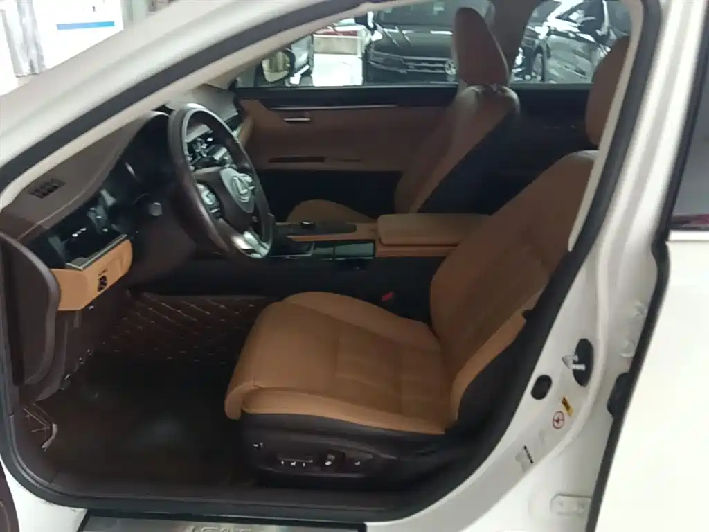 Lexus ES 2015 200 Elite Edition фото 15