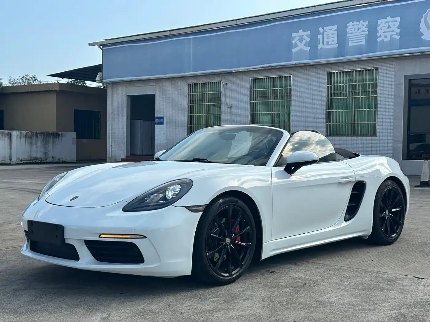 Photo 1 - Porsche 718
