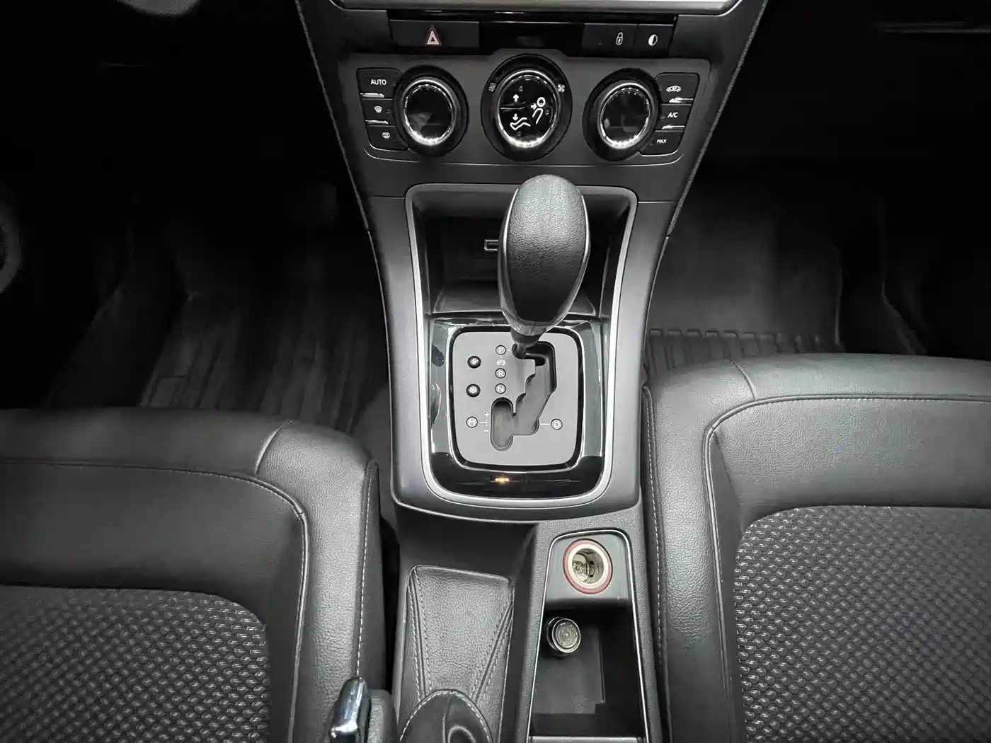 Citroën C4 C-Quatre 2016 2016 1.6L Automatic Luxury Model