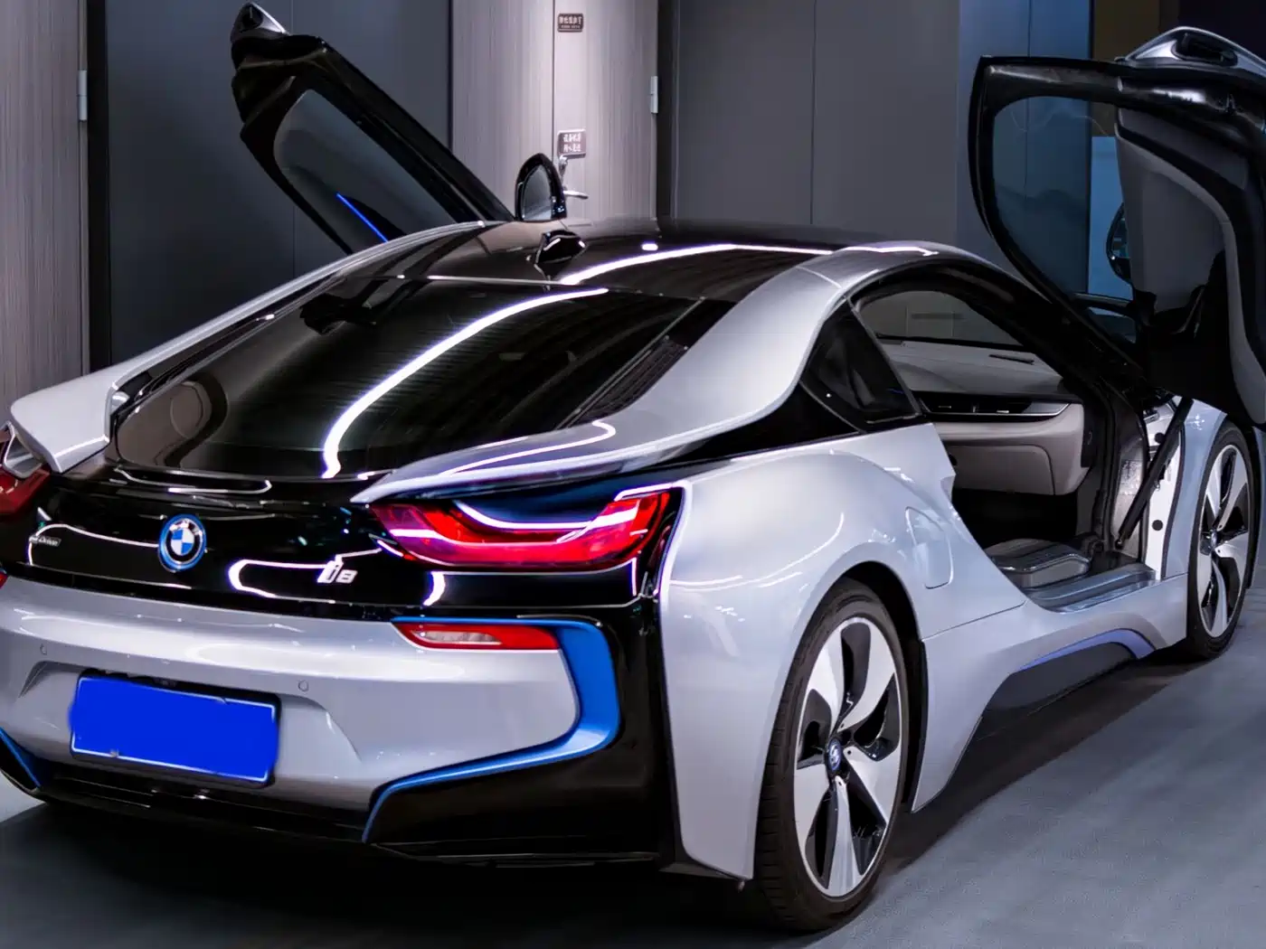 BMW I8