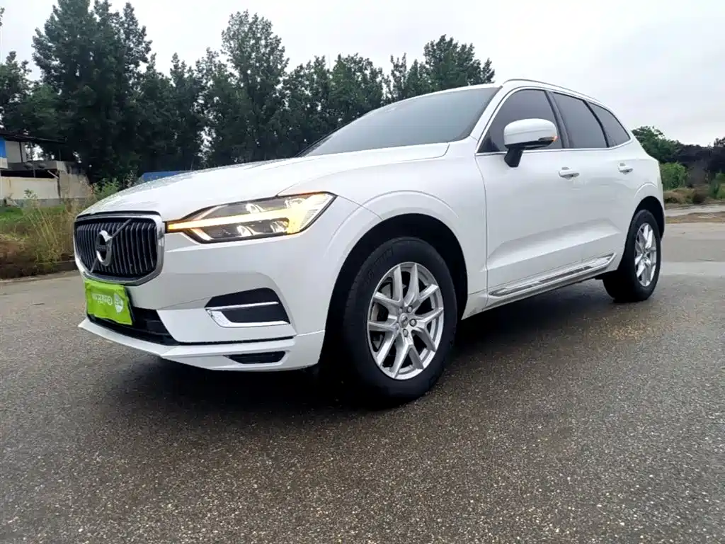 Volvo XC60 2021 T5 AWD Momentum