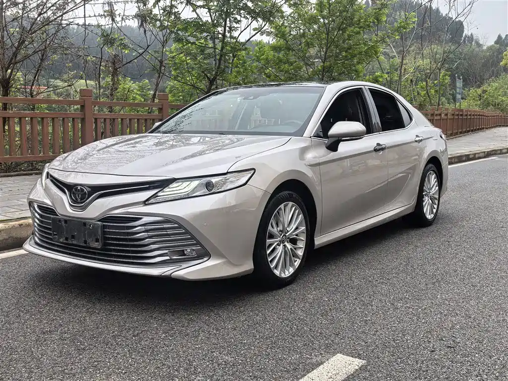 Toyota Camry 2018 2.5G Luxury Edition фото 2