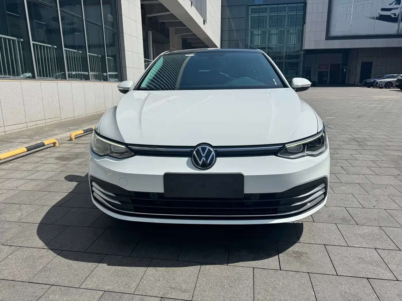 Volkswagen Golf 2023 280TSI DSG Pro 20th Anniversary Edition фото 9