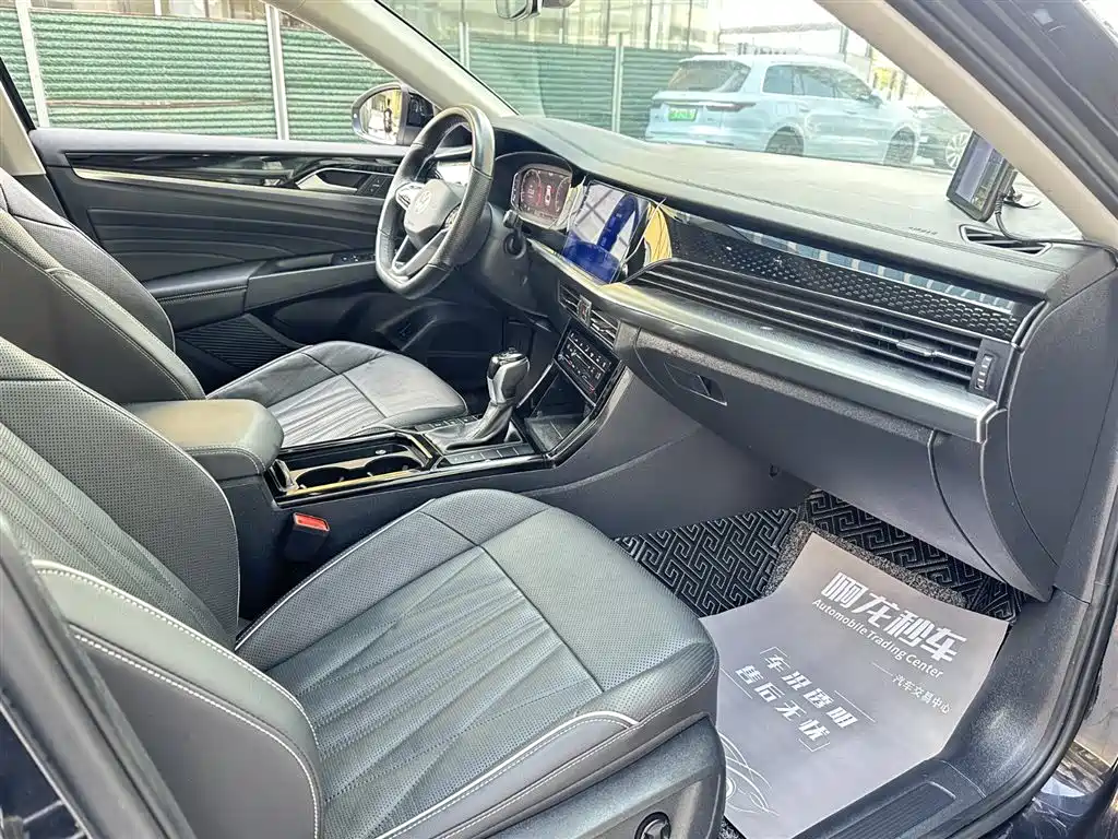Volkswagen Passat 2022 330TSI Starlight Luxury Edition фото 10