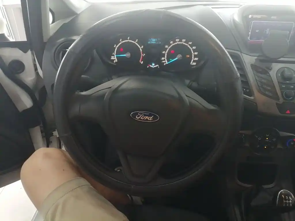 Ford Fiesta 2015 2013 Sedan 1.5L Manual Trend