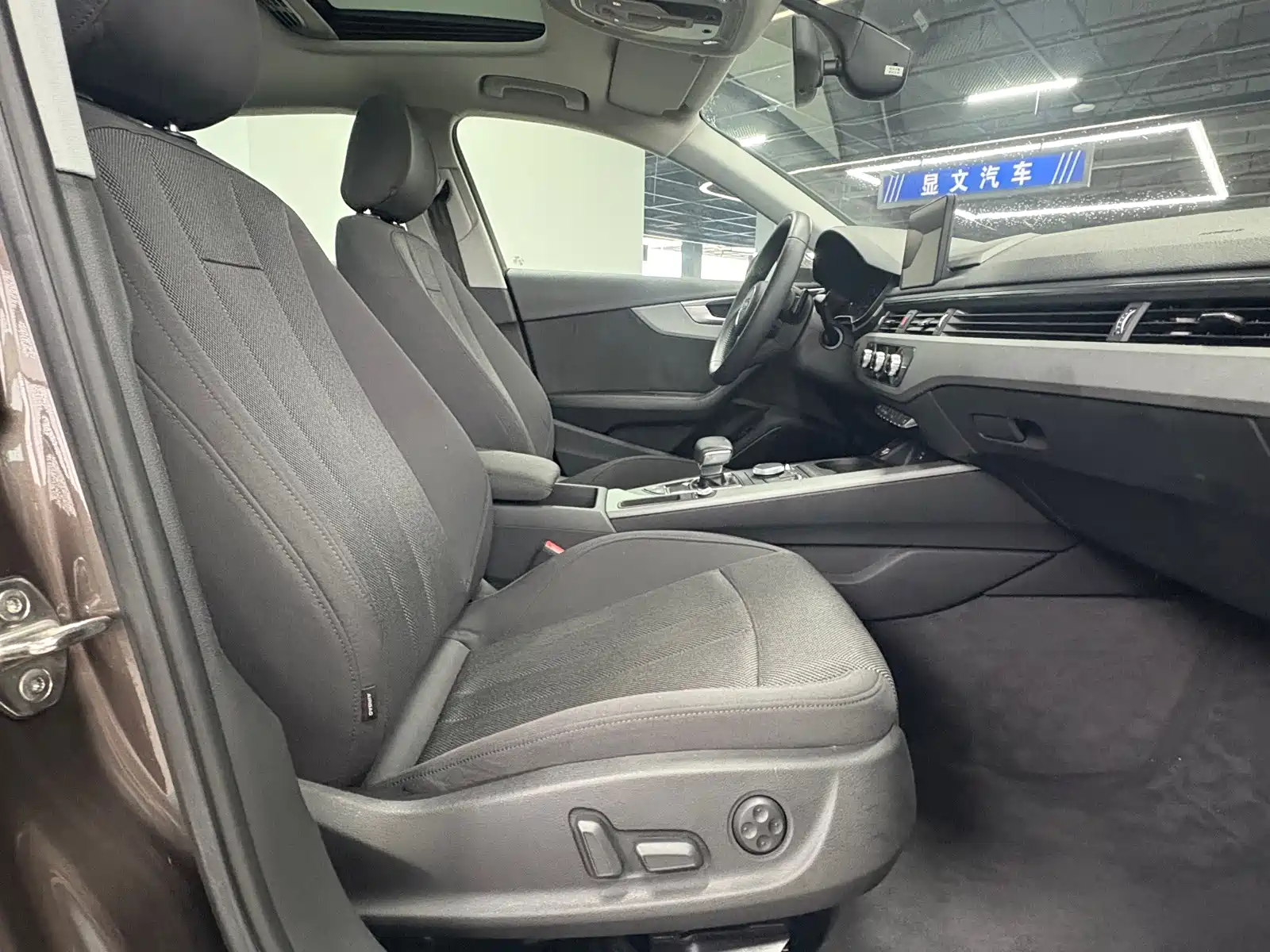 Фото 8 - Audi A4L