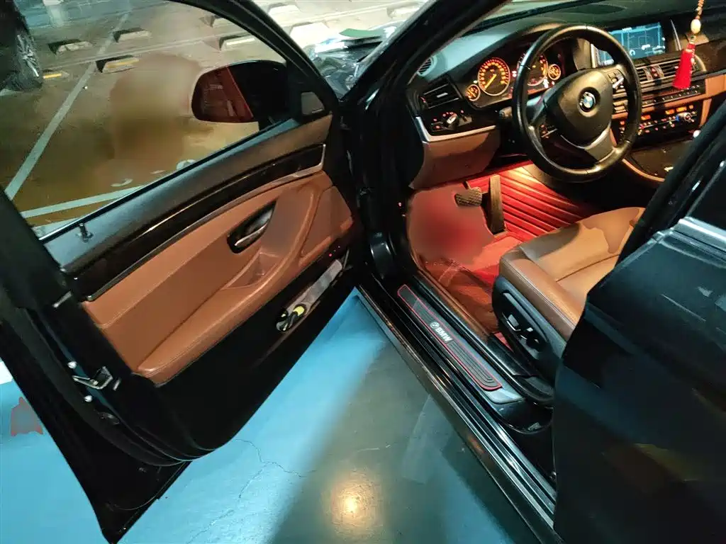 BMW 5 Series 2014 528Li Leading Edition фото 14