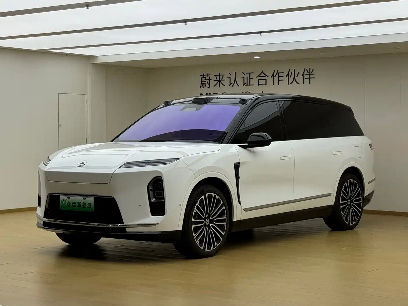 Nio ES8