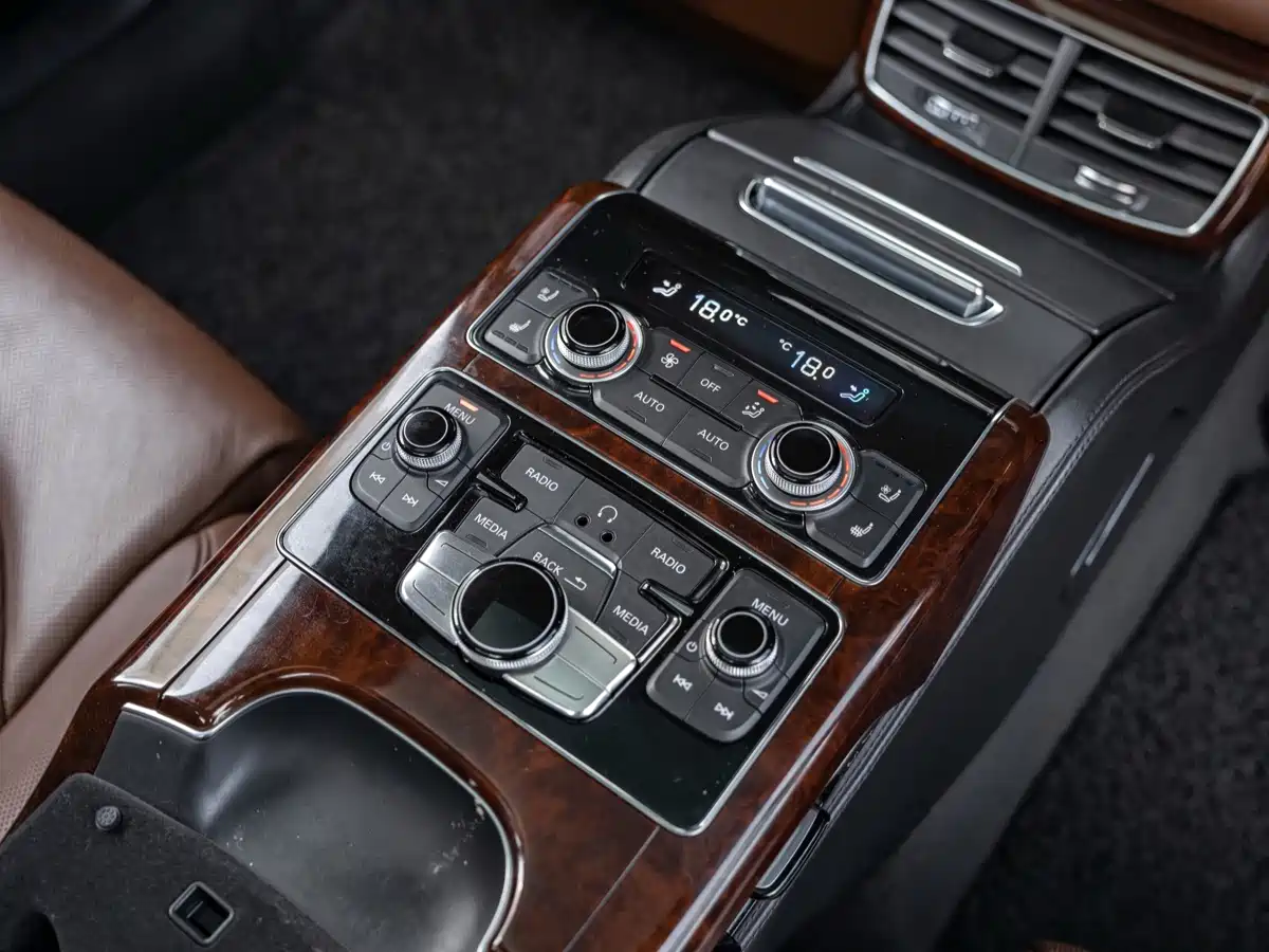 Фото 28 - Audi A8