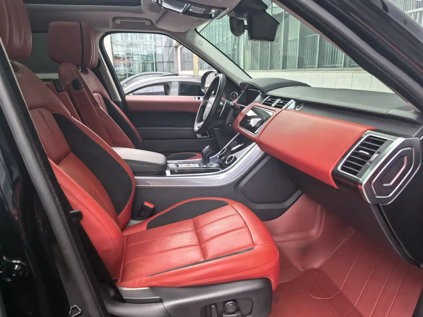 Land Rover Range Rover Sport 2022 3.0 L6 Gloss Black Edition фото 24