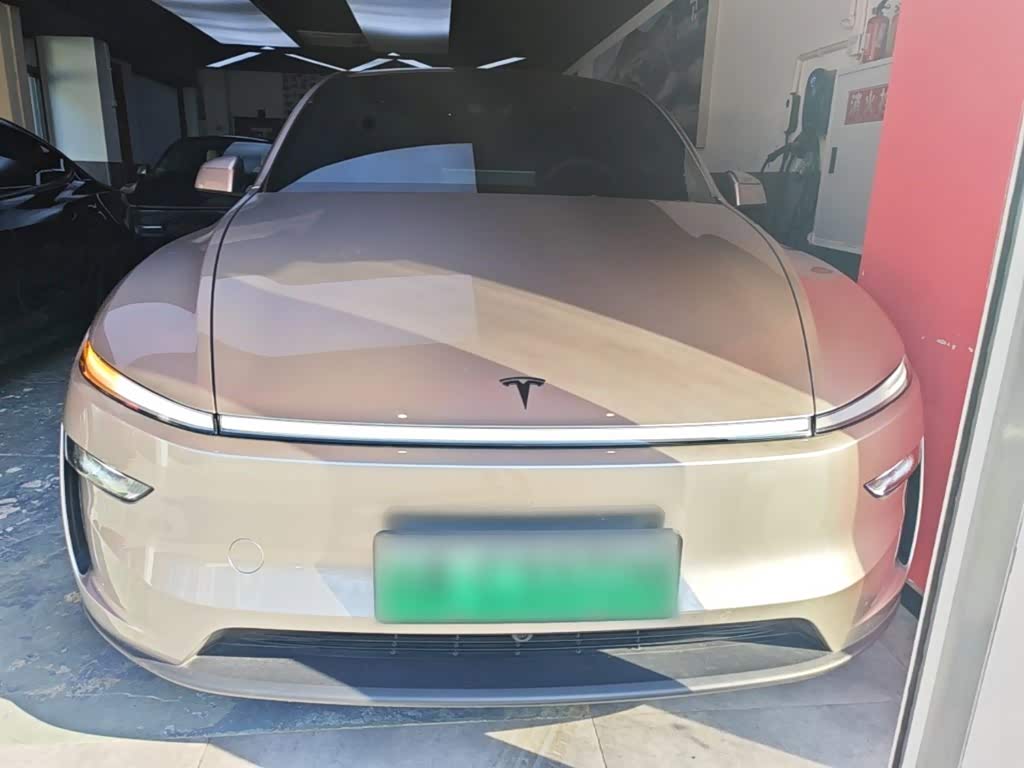Tesla Model Y L