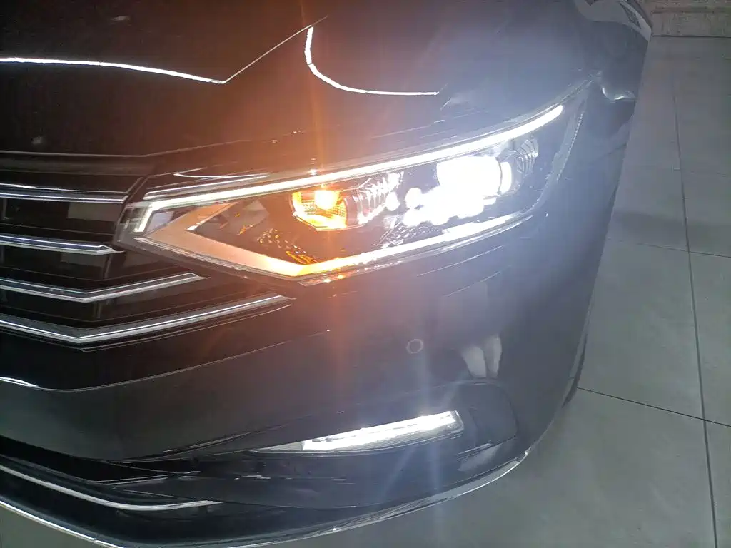 Volkswagen Magotan 2020 330TSI DSG Leading фото 3