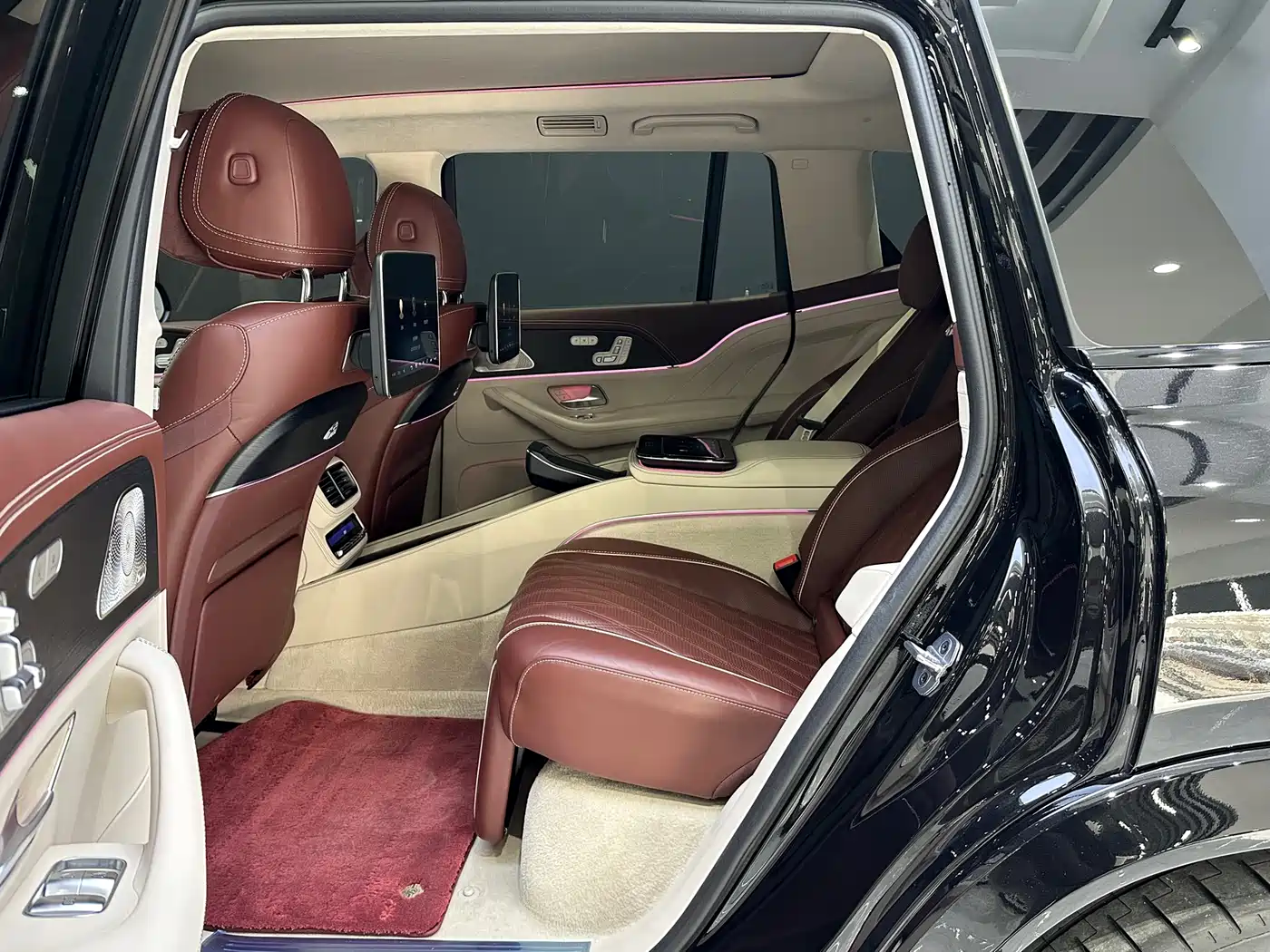 Mercedes-Benz Maybach GLS 2025 GLS 600 4MATIC Polar Night Edition фото 16
