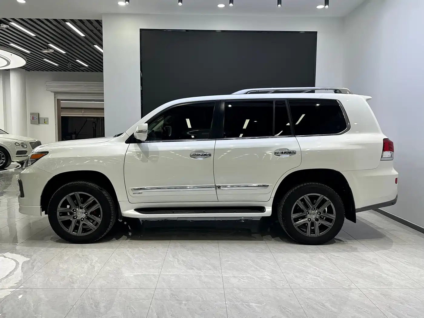 Lexus LX фото 4
